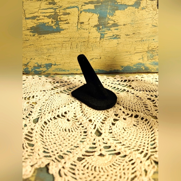 NEW BLACK RING HOLDER / RING DISPLAY - Picture 2 of 3